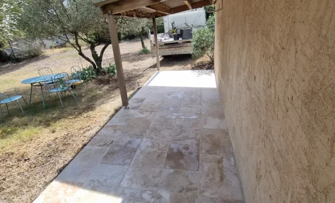 Rénovation travertin de piscine, Saint-Clément-de-Rivière, RJ Aménagements Extérieurs