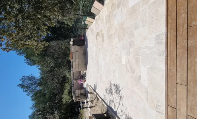 Rénovation travertin de piscine, Saint-Clément-de-Rivière, RJ Aménagements Extérieurs