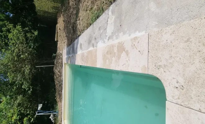 Rénovation travertin de piscine, Saint-Clément-de-Rivière, RJ Aménagements Extérieurs