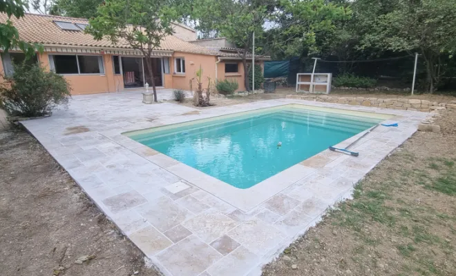 Rénovation travertin de piscine, Saint-Clément-de-Rivière, RJ Aménagements Extérieurs