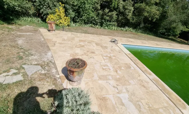 Rénovation travertin de piscine, Saint-Clément-de-Rivière, RJ Aménagements Extérieurs