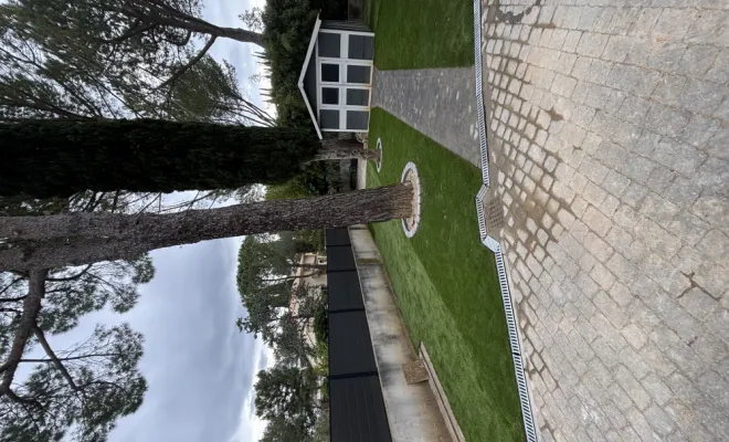 Pose de pavé autobloquant et gazon synthétique sur la commune de Saint Clément de Rivière, Saint-Clément-de-Rivière, RJ Aménagements Extérieurs