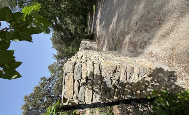 Mur en pierre traditionnelle sur la commune de Saint Clément de Rivière, Saint-Clément-de-Rivière, RJ Aménagements Extérieurs